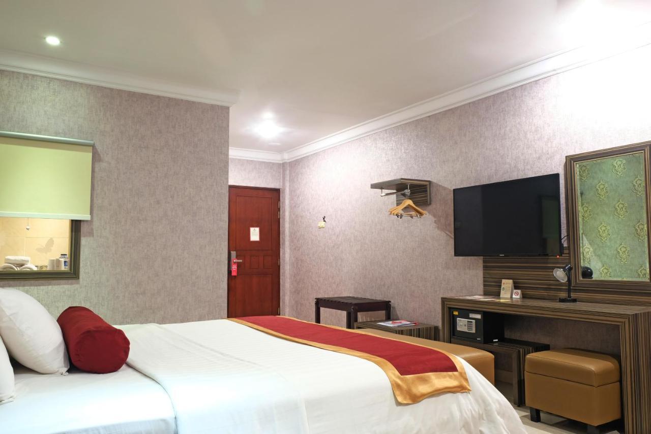 บีไอ เอ็กเซคคิวทีฟ โฮเต็ล Hotel จาการ์ตา ภายนอก รูปภาพ